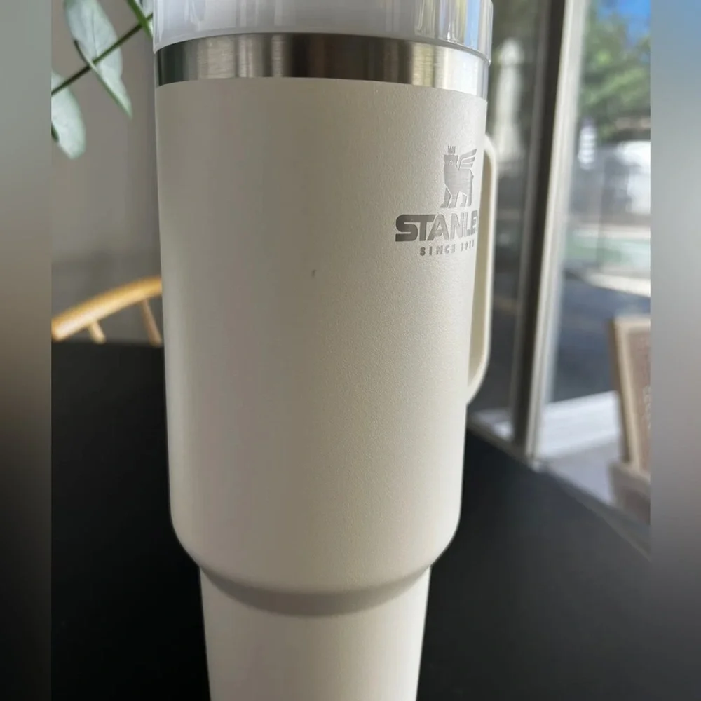 Stanley Brand New Adventure Quencher 40oz Insulated Travel Mug Tumbler -‎ CREAM - Picture 5 of 6